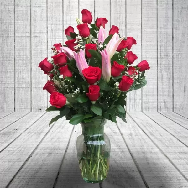 Ramo Rosas Lirios Ginna