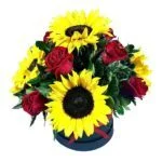 Caja Rosas Y Girasoles · Arreglo Floral A Domicilio